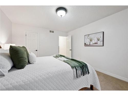 92 Schroder Crescent, Guelph, ON - Indoor Photo Showing Bedroom