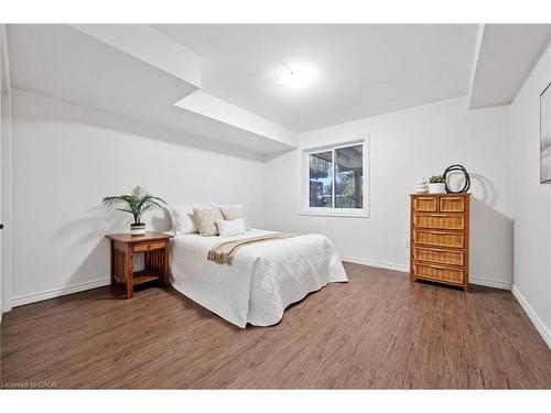 92 Schroder Crescent, Guelph, ON - Indoor Photo Showing Bedroom