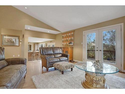 5511 Second Line, Erin, ON - Indoor Photo Showing Living Room