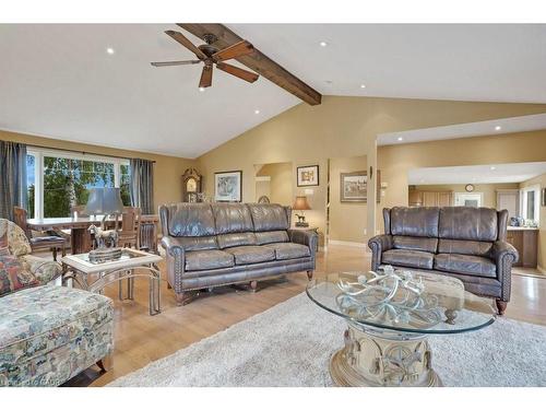 5511 Second Line, Erin, ON - Indoor Photo Showing Living Room