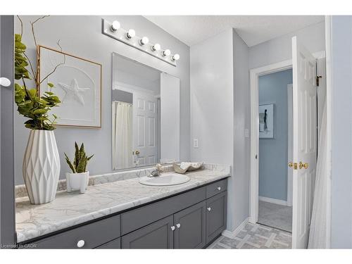54 Glencliffe Court, Kitchener, ON - Indoor Photo Showing Bathroom