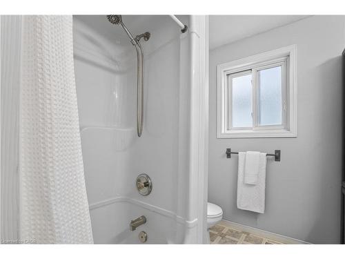 54 Glencliffe Court, Kitchener, ON - Indoor Photo Showing Bathroom