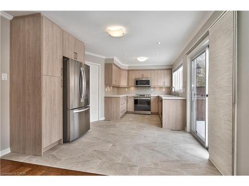 1337 Goldhawk Trail, Oakville, ON - Indoor Photo Showing Kitchen