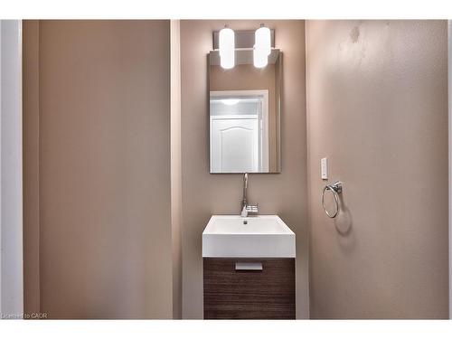 1337 Goldhawk Trail, Oakville, ON - Indoor Photo Showing Bathroom