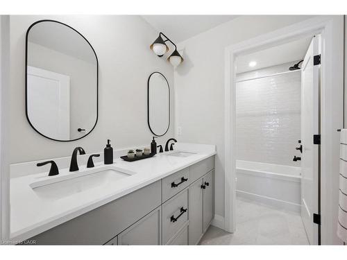 4 Winders Trail, Ingersoll, ON - Indoor Photo Showing Bathroom