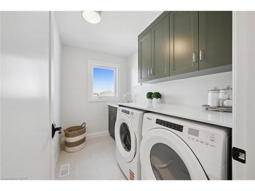 4 Winders Trail, Ingersoll, ON - Indoor Photo Showing Laundry Room