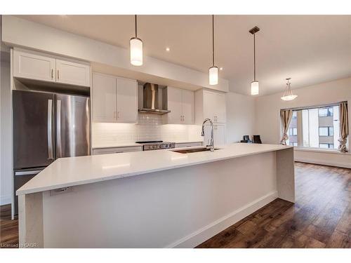 4 Lily Lane, Guelph, ON - Indoor Photo Showing Kitchen With Upgraded Kitchen