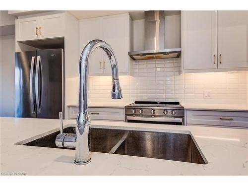 4 Lily Lane, Guelph, ON - Indoor Photo Showing Kitchen With Upgraded Kitchen