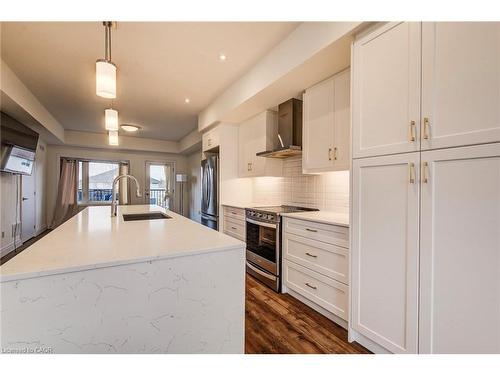 4 Lily Lane, Guelph, ON - Indoor Photo Showing Kitchen With Upgraded Kitchen
