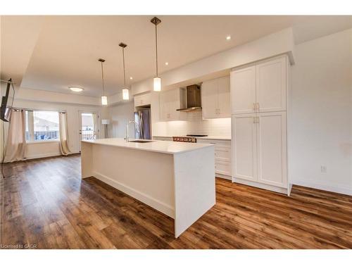 4 Lily Lane, Guelph, ON - Indoor Photo Showing Kitchen With Upgraded Kitchen