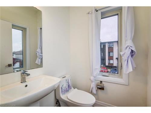 4 Lily Lane, Guelph, ON - Indoor Photo Showing Bathroom