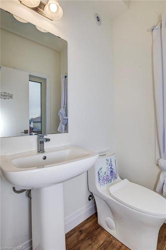 4 Lily Lane, Guelph, ON - Indoor Photo Showing Bathroom