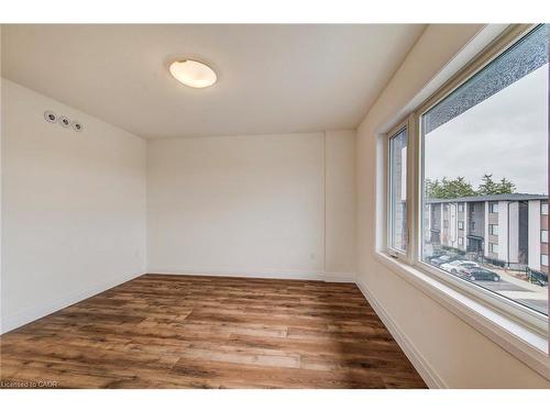 4 Lily Lane, Guelph, ON - Indoor Photo Showing Other Room