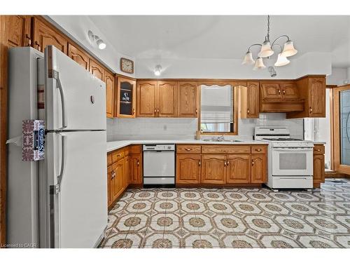 156 Macnab Street N, Hamilton, ON - Indoor Photo Showing Kitchen