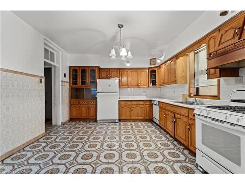 156 Macnab Street N, Hamilton, ON - Indoor Photo Showing Kitchen