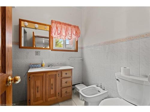 156 Macnab Street N, Hamilton, ON - Indoor Photo Showing Bathroom