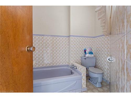 156 Macnab Street N, Hamilton, ON - Indoor Photo Showing Bathroom