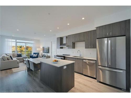 910-15 Glebe Street, Waterloo, ON - Indoor Photo Showing Kitchen With Stainless Steel Kitchen With Upgraded Kitchen