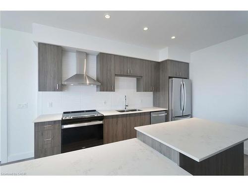 910-15 Glebe Street, Waterloo, ON - Indoor Photo Showing Kitchen With Stainless Steel Kitchen With Double Sink