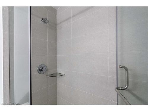 910-15 Glebe Street, Waterloo, ON - Indoor Photo Showing Bathroom