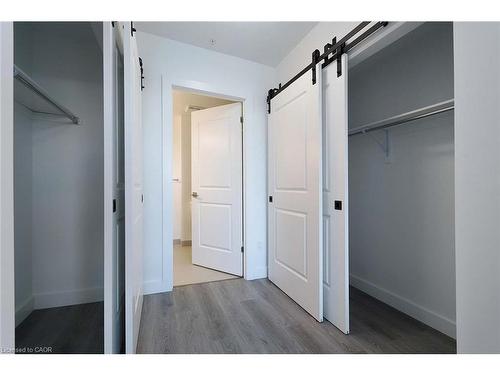 910-15 Glebe Street, Waterloo, ON - Indoor Photo Showing Other Room