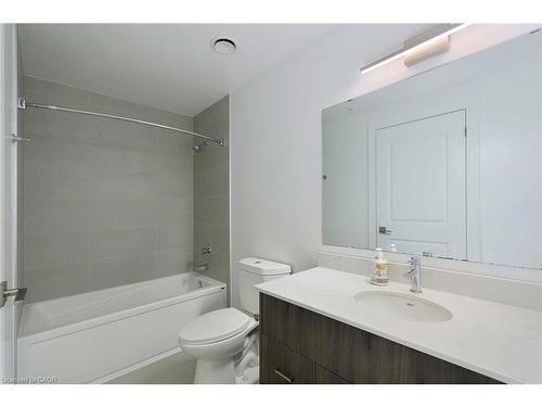 910-15 Glebe Street, Waterloo, ON - Indoor Photo Showing Bathroom