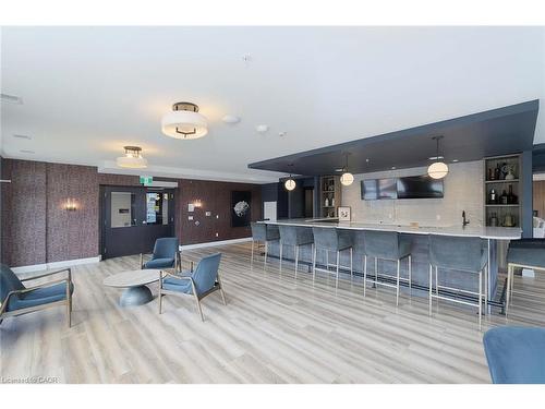 910-15 Glebe Street, Waterloo, ON - Indoor Photo Showing Other Room