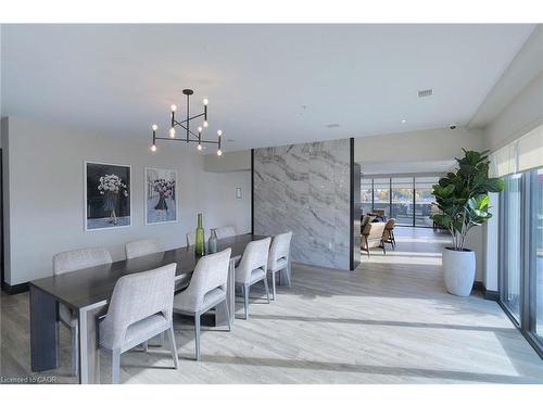 910-15 Glebe Street, Waterloo, ON - Indoor Photo Showing Dining Room
