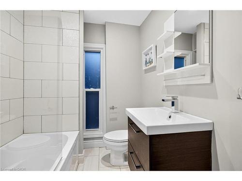 36 Ashley Street, Hamilton, ON - Indoor Photo Showing Bathroom