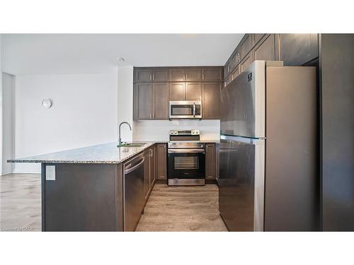 004-95 Dundas Street, Oakville, ON - Indoor Photo Showing Kitchen