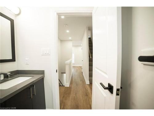 1-265 Robert Street, Hamilton, ON - Indoor Photo Showing Bathroom