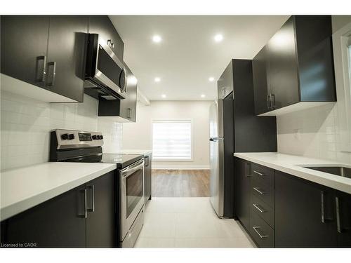 1-265 Robert Street, Hamilton, ON - Indoor Photo Showing Kitchen With Upgraded Kitchen