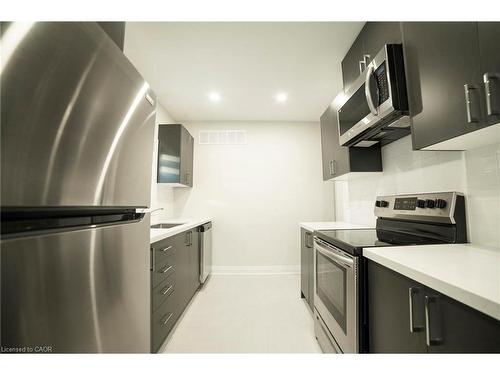 1-265 Robert Street, Hamilton, ON - Indoor Photo Showing Kitchen