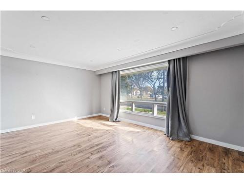 90 Rainbow Drive, Hamilton, ON - Indoor Photo Showing Other Room