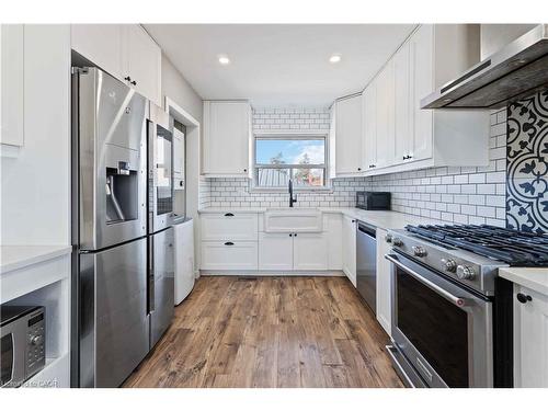 90 Rainbow Drive, Hamilton, ON - Indoor Photo Showing Kitchen With Upgraded Kitchen