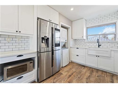 90 Rainbow Drive, Hamilton, ON - Indoor Photo Showing Kitchen