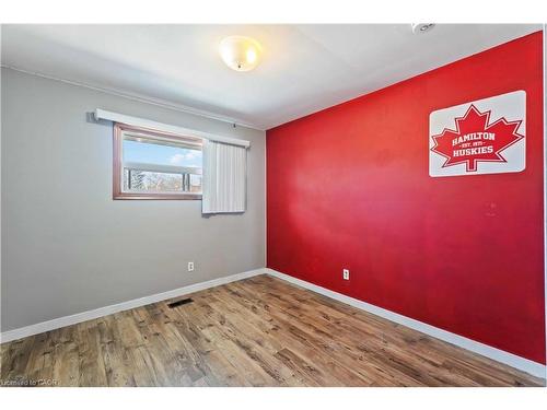 90 Rainbow Drive, Hamilton, ON - Indoor Photo Showing Other Room