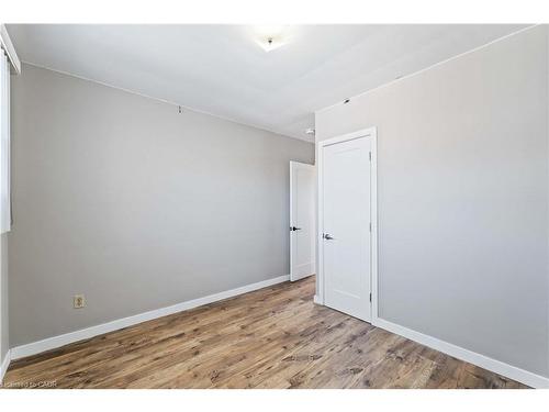 90 Rainbow Drive, Hamilton, ON - Indoor Photo Showing Other Room