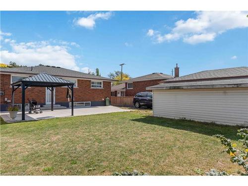 90 Rainbow Drive, Hamilton, ON - Outdoor