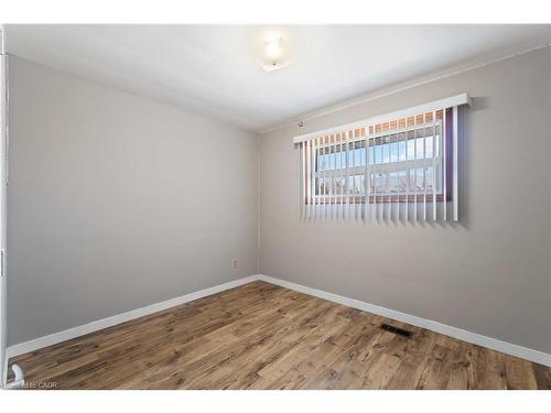 90 Rainbow Drive, Hamilton, ON - Indoor Photo Showing Other Room