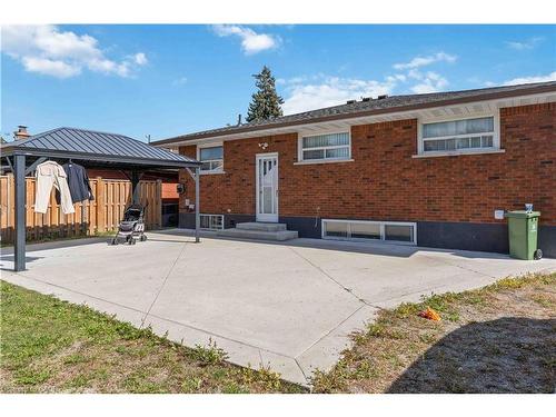 90 Rainbow Drive, Hamilton, ON - Outdoor