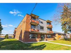 30 Hayden Street  Hamilton, ON L9A 2X2