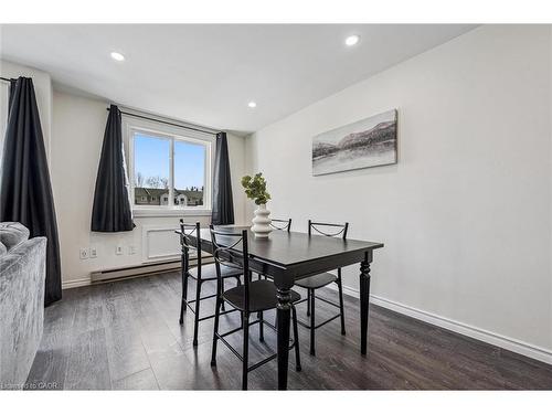 208-276 Eiwo Court, Waterloo, ON - Indoor Photo Showing Dining Room