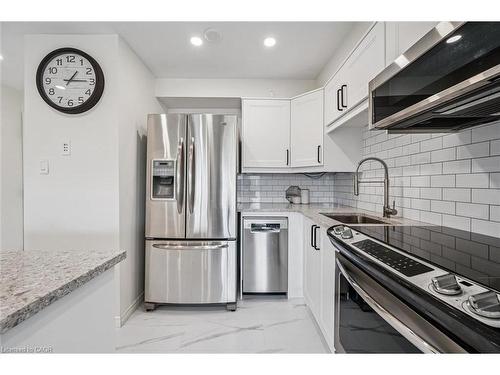 208-276 Eiwo Court, Waterloo, ON - Indoor Photo Showing Kitchen With Upgraded Kitchen
