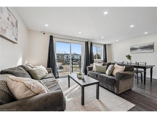 208-276 Eiwo Court, Waterloo, ON - Indoor Photo Showing Living Room