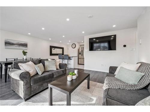 208-276 Eiwo Court, Waterloo, ON - Indoor Photo Showing Living Room