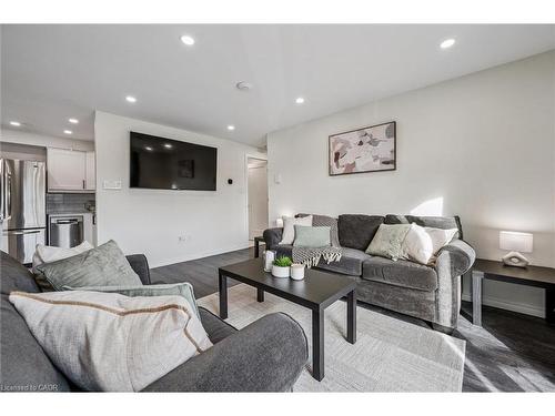 208-276 Eiwo Court, Waterloo, ON - Indoor Photo Showing Living Room