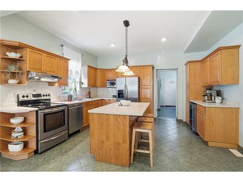 81 Simcoe Street E, Hamilton, ON - Indoor Photo Showing Kitchen