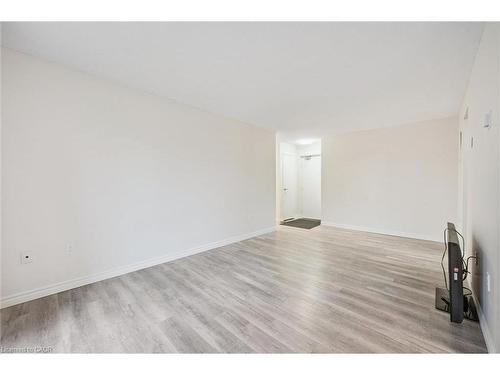 210-279 Chandler Drive, Kitchener, ON - Indoor Photo Showing Other Room