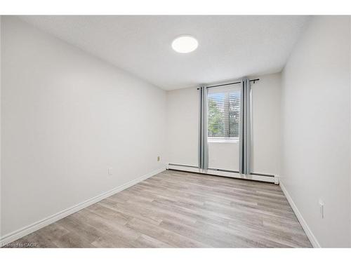 210-279 Chandler Drive, Kitchener, ON - Indoor Photo Showing Other Room